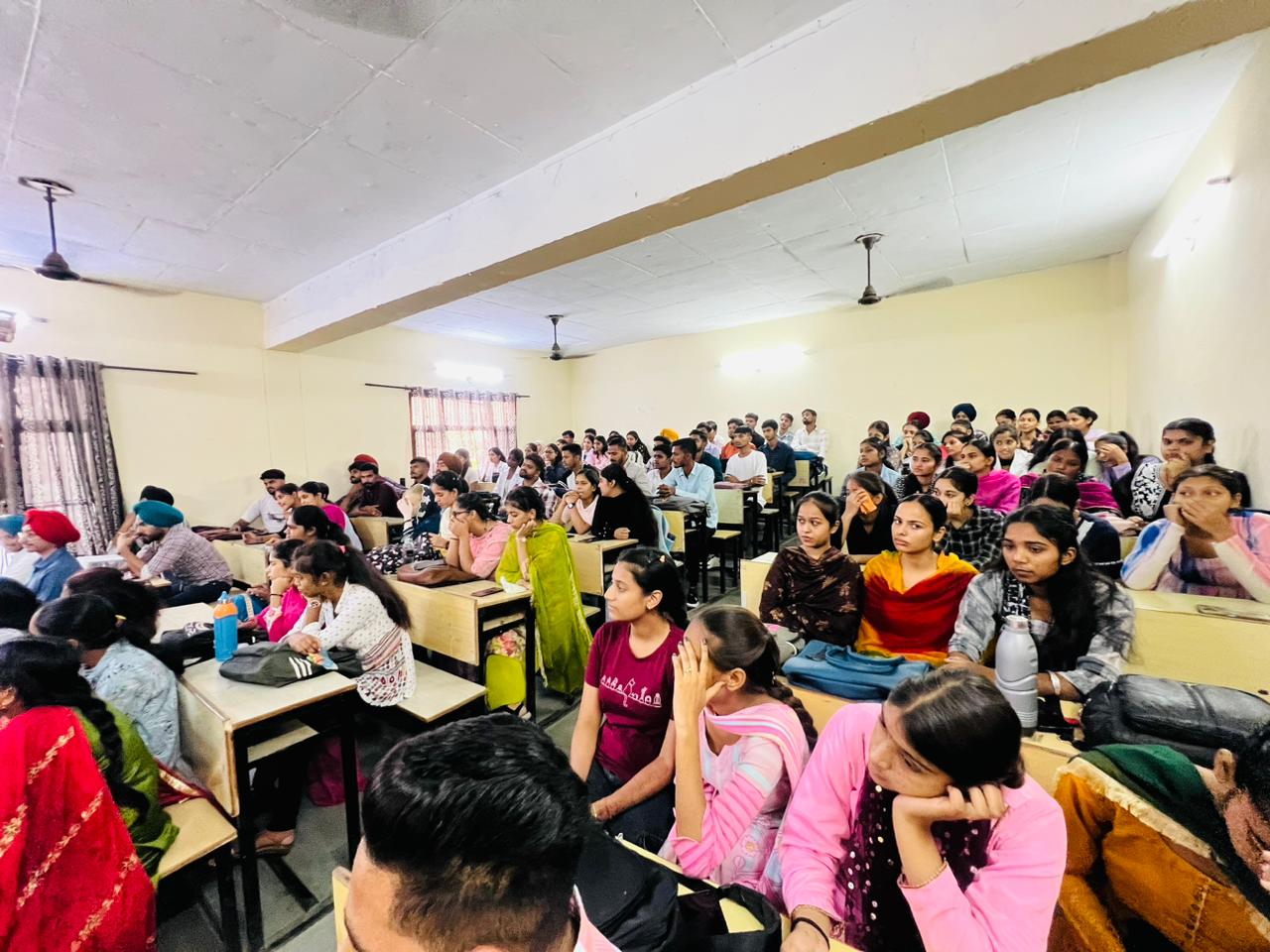 डीबीयू में "साइबर वर्ल्ड: क्राइम एंड डिजीज" विषय पर एक महत्वपूर्ण कार्यक्रम आयोजित किया गया